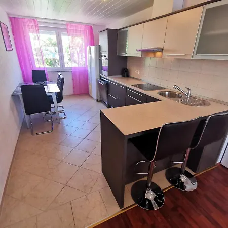 Niko 5 70m From The Lägenhet Dramalj