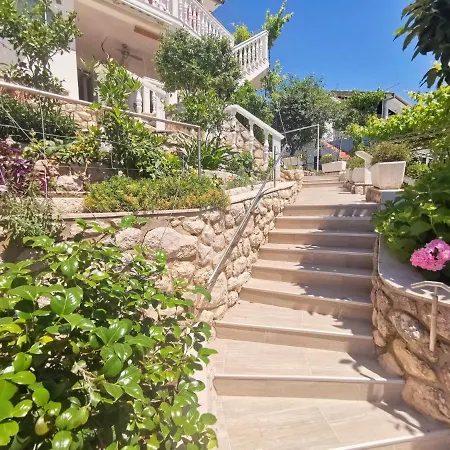 Niko 5 70m From The * Dramalj